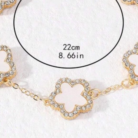 Elegant Five-Leaf Clover Cubic Zirconia bracelet - Picture 2 of 4